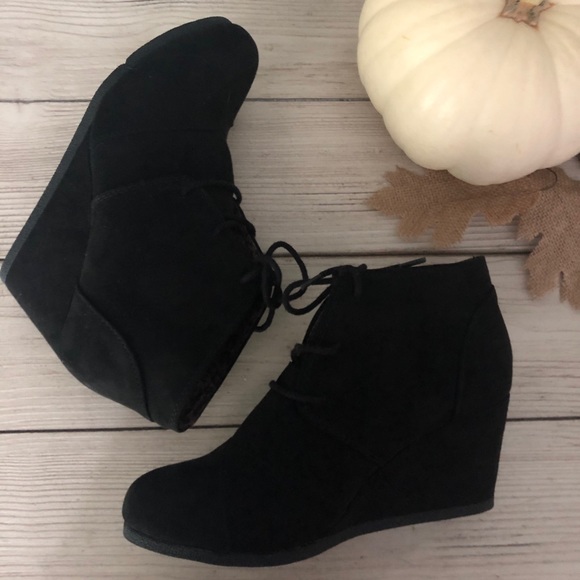 COPY - NWOT black wedge ankle booties size 8 - Picture 3 of 5